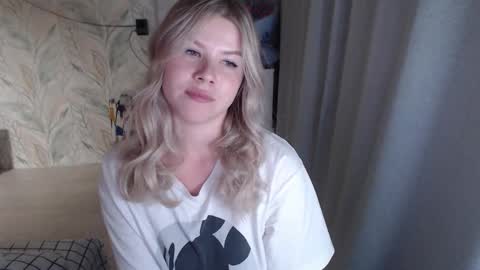 Melissa  Ray online show from 09/28/25, 05:40