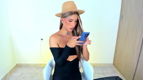Snapshot of melissa_fem_ chatting on 01/09/26, 09:16 M E L I S S A online show from 01/09/26, 09:16