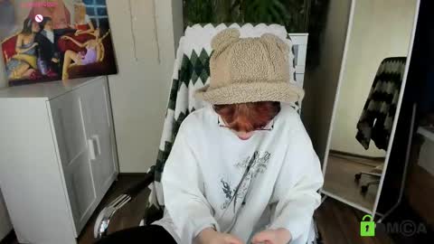 Snapshot of melissa_wells chatting on 11/21/25, 04:05 Melissa online show from 11/21/25, 04:05