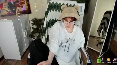 Snapshot of melissa_wells chatting on 11/22/25, 04:11 Melissa online show from 11/22/25, 04:11