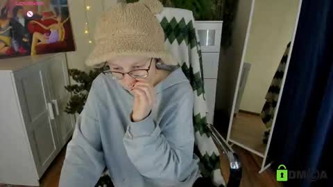 Snapshot of melissa_wells chatting on 12/14/25, 02:11 Melissa online show from 12/14/25, 02:11