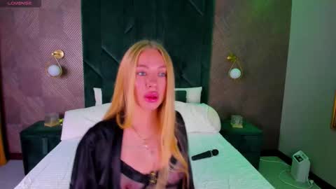 Melissa online show from 10/15/25, 01:39