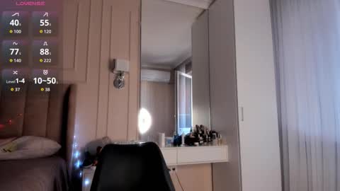 Snapshot of melissa_yamazaki chatting on 11/27/25, 05:42 Lisaa online show from 11/27/25, 05:42