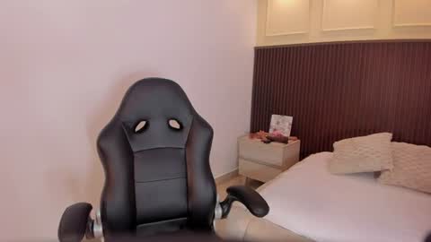    online show from 06/11/26, 07:45