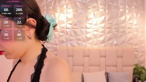 Snapshot of mell_muller chatting on 04/18/26, 11:36 Mell online show from 04/18/26, 11:36