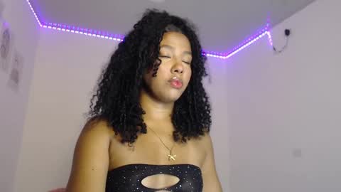 Snapshot of mell_rossi chatting on 10/07/25, 07:49 mell_rossi online show from 10/07/25, 07:49