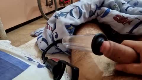 Snapshot of mellal200516 chatting on 12/17/25, 12:33 mellal200516 online show from 12/17/25, 12:33