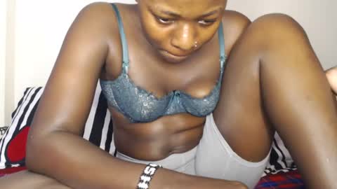 Snapshot of mellanin_pretty_ chatting on 01/03/25, 07:38 . online show from 01/03/25, 07:38