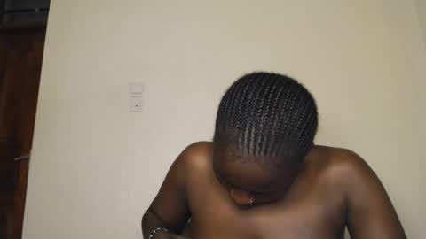 Snapshot of mellanin_pretty_ chatting on 02/17/26, 08:15 . online show from 02/17/26, 08:15