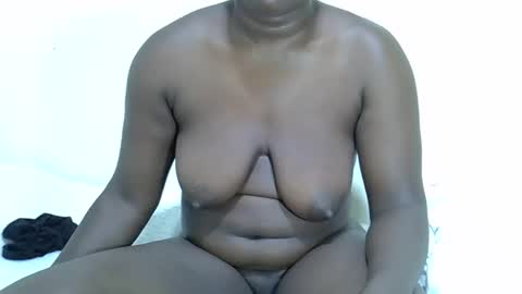 Snapshot of mellanine_ebony chatting on 01/13/26, 08:30 mellanine_ebony online show from 01/13/26, 08:30