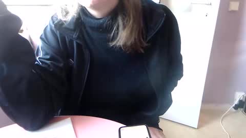 Snapshot of melli23 chatting on 10/13/25, 01:11 Melli online show from 10/13/25, 01:11