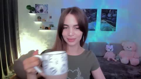 Tessa online show from 09/19/25, 09:15