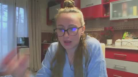 Melly online show from 02/08/25, 02:27