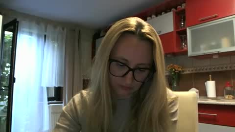 Melly online show from 09/10/25, 06:46