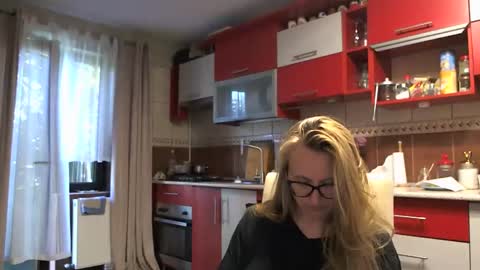 Snapshot of melly_rosey chatting on 09/18/25, 06:15 Melly online show from 09/18/25, 06:15