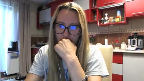 Snapshot of melly_rosey chatting on 09/19/25, 06:26 Melly online show from 09/19/25, 06:26