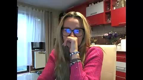 Snapshot of melly_rosey chatting on 09/29/25, 06:18 Melly online show from 09/29/25, 06:18