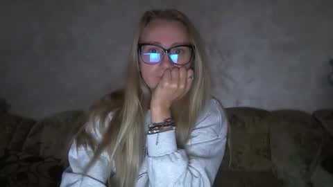 Snapshot of melly_rosey chatting on 10/06/25, 06:22 Melly online show from 10/06/25, 06:22