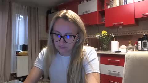 Snapshot of melly_rosey chatting on 10/13/25, 06:35 Melly online show from 10/13/25, 06:35