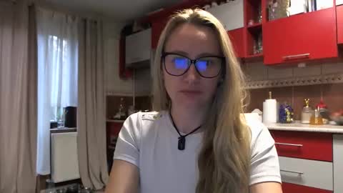 Snapshot of melly_rosey chatting on 10/23/25, 07:07 Melly online show from 10/23/25, 07:07