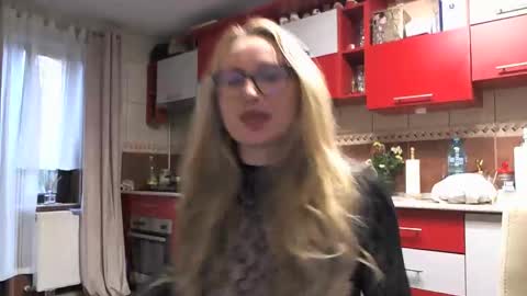 Snapshot of melly_rosey chatting on 10/27/25, 07:12 Melly online show from 10/27/25, 07:12