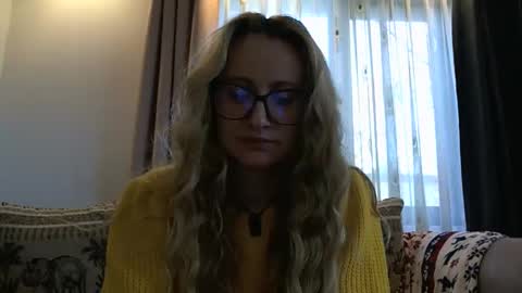 Snapshot of melly_rosey chatting on 10/31/25, 07:20 Melly online show from 10/31/25, 07:20