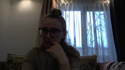 Snapshot of melly_rosey chatting on 11/04/25, 07:18 Melly online show from 11/04/25, 07:18