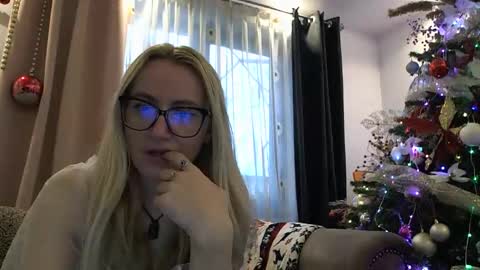 Melly online show from 12/17/25, 07:25