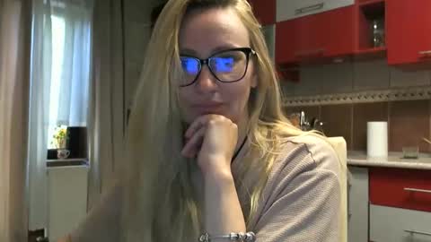 Melly online show from 05/18/26, 06:30
