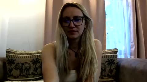 Melly online show from 06/09/26, 06:14