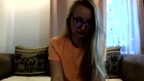Melly online show from 06/10/26, 06:45