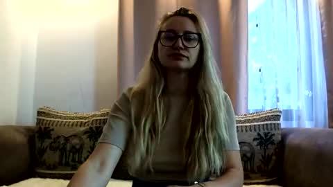 Melly online show from 06/11/26, 06:00