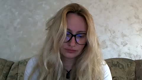 Melly online show from 06/16/26, 06:49