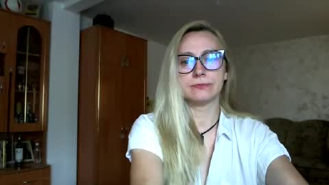 Melly online show from 06/24/26, 07:18