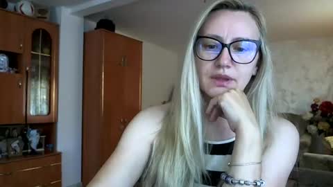 Melly online show from 06/27/26, 06:40
