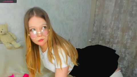 Snapshot of melmooon chatting on 02/03/25, 02:02 MelMooon online show from 02/03/25, 02:02