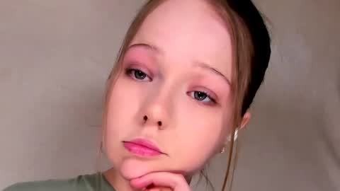 MelMooon online show from 06/10/26, 07:57