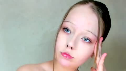 MelMooon online show from 07/29/26, 10:19