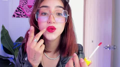 Snapshot of melodie_roy chatting on 02/05/25, 05:09 Melodie Roy 999 online show from 02/05/25, 05:09