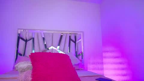 Snapshot of melody__77 chatting on 10/20/25, 07:25 online show from 10/20/25, 07:25