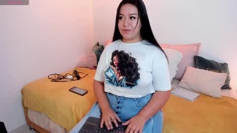 Snapshot of melody_bonnie22 chatting on 02/13/25, 12:11 Leslie online show from 02/13/25, 12:11