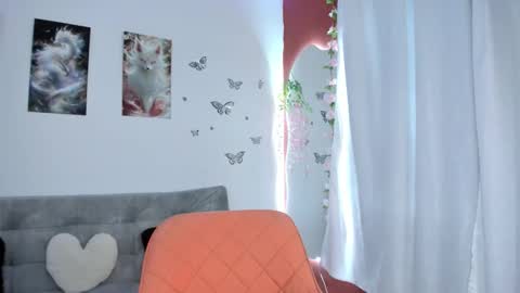 Snapshot of melody_cute10 chatting on 02/19/26, 02:13 melody_cute10 online show from 02/19/26, 02:13