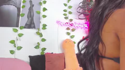 Snapshot of melody_evans_05 chatting on 12/14/24, 12:44 melody_evans_05 online show from 12/14/24, 12:44