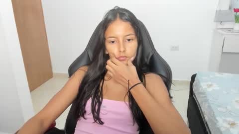 Snapshot of melody_rose10 chatting on 03/25/26, 09:43 Melody online show from 03/25/26, 09:43