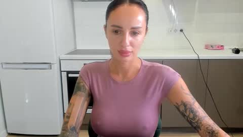 Snapshot of melodyhewit chatting on 09/19/25, 06:26 Masha online show from 09/19/25, 06:26