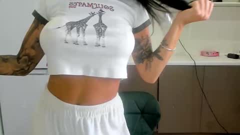 Snapshot of melodyhewit chatting on 09/28/25, 06:30 Masha online show from 09/28/25, 06:30