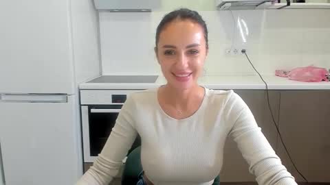 Snapshot of melodyhewit chatting on 10/01/25, 07:03 Masha online show from 10/01/25, 07:03