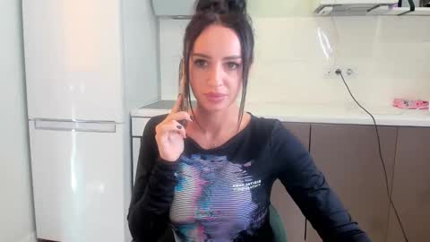 Snapshot of melodyhewit chatting on 11/01/25, 11:23 Masha online show from 11/01/25, 11:23