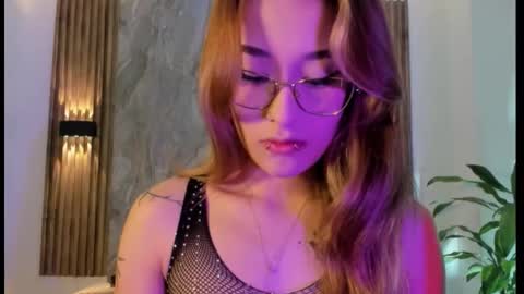 Snapshot of melodylanee chatting on 12/19/25, 11:06 melodylanee online show from 12/19/25, 11:06