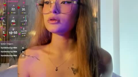 Snapshot of melodylanee chatting on 12/22/25, 11:07 melodylanee online show from 12/22/25, 11:07